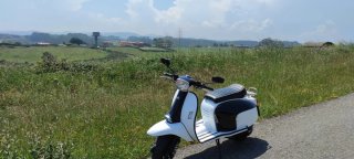 Scomadi TL 125 Scooter Blanca y Negra