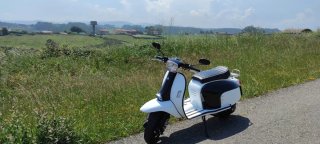 Scomadi TL 125 Scooter Blanca y Negra