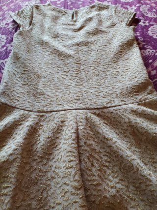 Vestido dorado y beige con brillo