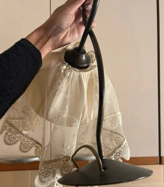 Lampada da tavolo con pizzo