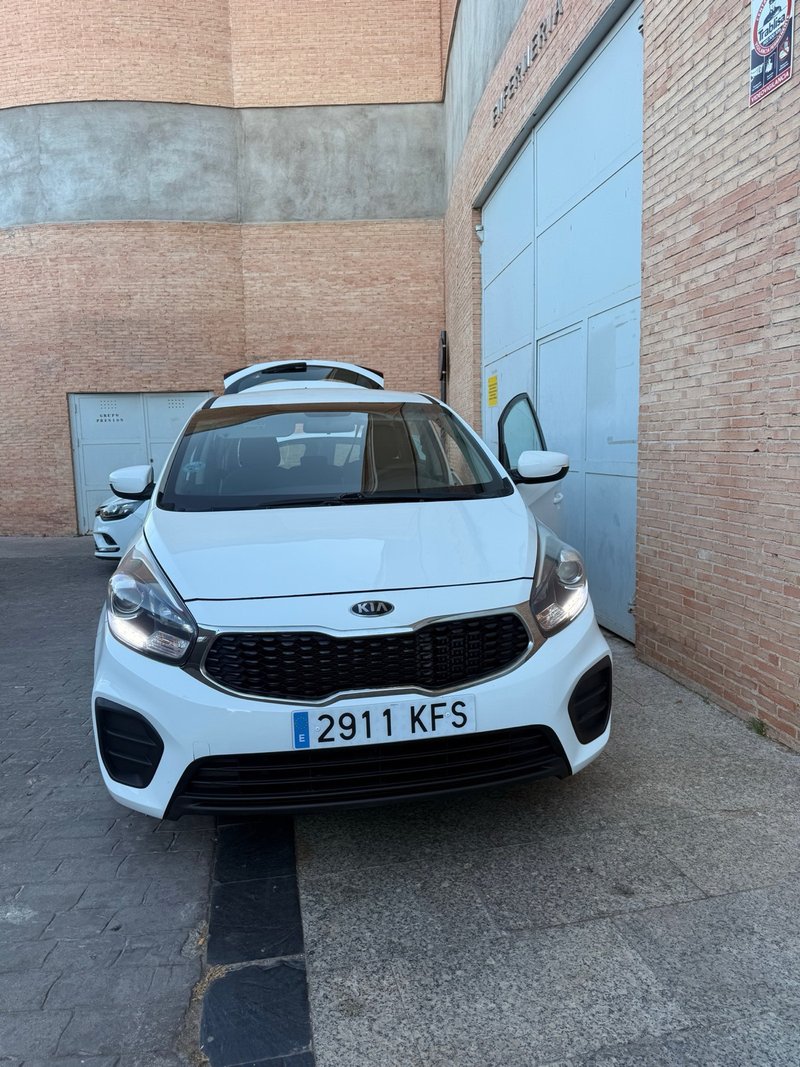 KIA Carens 2018 - foto 1