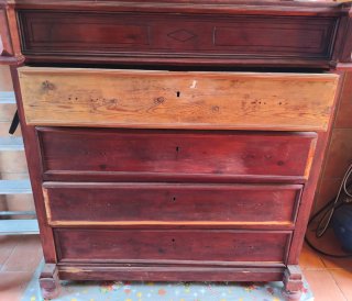 Cómoda antigua de madera para restaurar