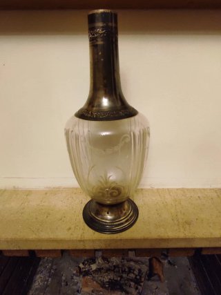 Botella licorera antigua plata grabada