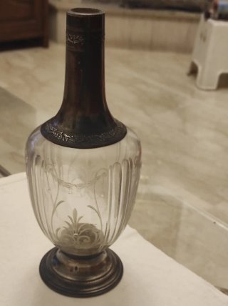 Botella licorera antigua plata grabada