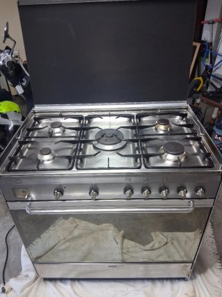 Cocina Smeg 5 fuegos profesional