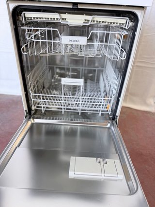LAVAVAJILLAS MIELE 60 CM 3 BANDEJAS A+++