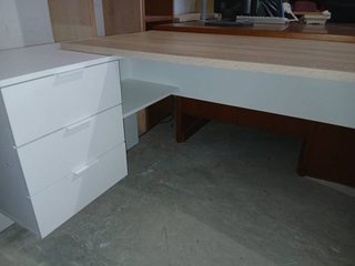 ESCRITORIO CON CAJONERA