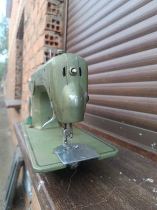 Máquina de coser Refrey Preferida 400 verde
