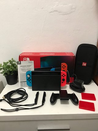 COMPLETA!! Nintendo Switch + funda y accesorios