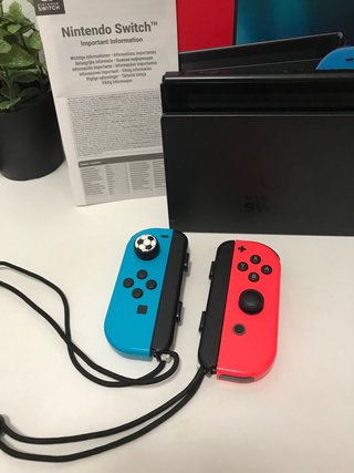 COMPLETA!! Nintendo Switch + funda y accesorios