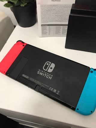 COMPLETA!! Nintendo Switch + funda y accesorios