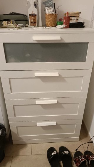 Cajonera blanca y gris