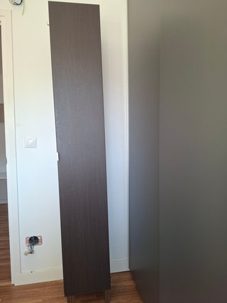 Mueble de baño con lavabo, armario y espejo