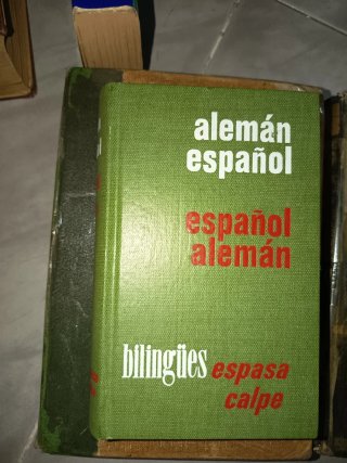 Diccionarios , ingles, alemán y español.