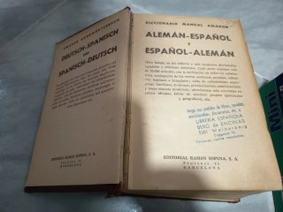 Diccionarios , ingles, alemán y español.