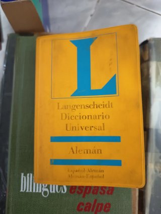 Diccionarios , ingles, alemán y español.