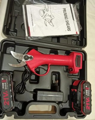 Tijeras de podar rojas a batería 21V