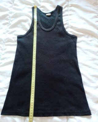Camiseta tirantes negra detalle escorpión