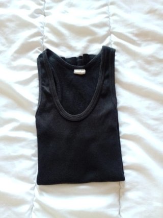 Camiseta tirantes negra detalle escorpión