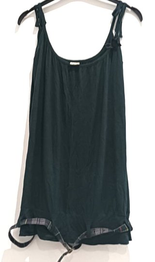 Top verde con cinturón de cuadros