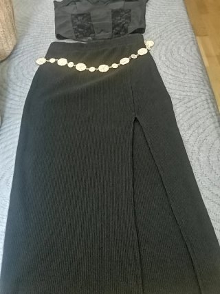 Conjunto Top Lencero y Falda Midi Negro