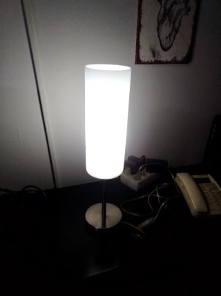 Lámpara de mesa moderna