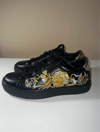 Pollini Scarpe Nere con Dettaglio Oro Tg 38