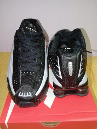 Nike Shox Negro y Blanco