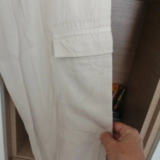 Pantalón cargo Stradivarius beige talla xs