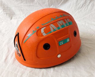 CASCO CAMP ESCALADA ALPINISMO BARRANQUISMO MONTAÑA