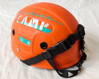 CASCO CAMP ESCALADA ALPINISMO BARRANQUISMO MONTAÑA