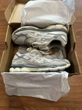 Asics Gel NYC Beige/Gris Talla 41,5