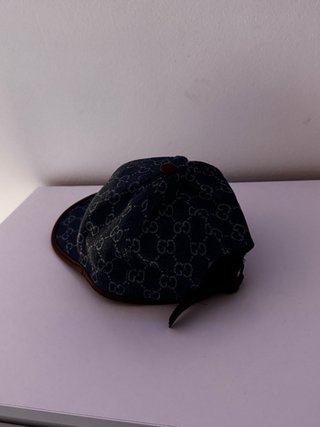 Gorra Gucci vaquera con el ajustador en marrón