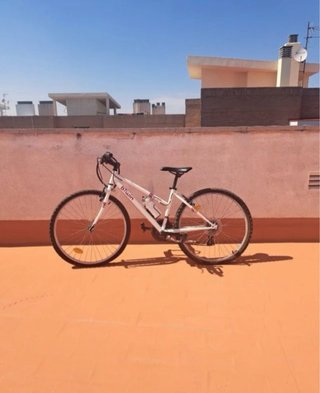 Bicicleta B'Twin Blanca y Morada