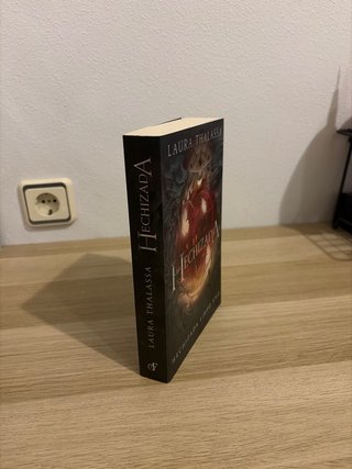 Libro Hechizada de Laura Thalassa