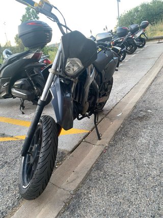 Rieju MRT Negra y Dorada