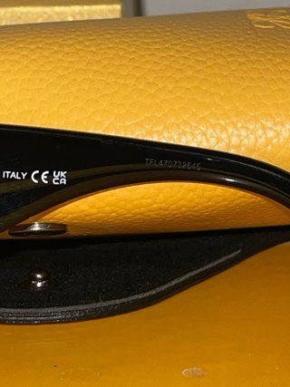 Gafas de sol Loewe mujer negras y doradas