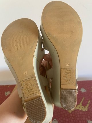 Sandalias de cuña en piel