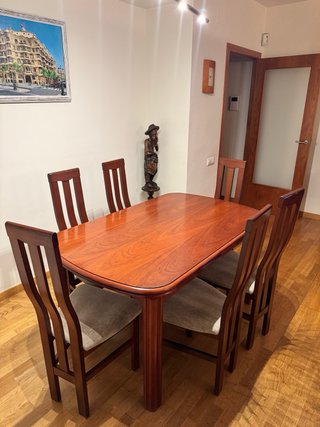 Mesa de comedor de madera + sillas de regalo