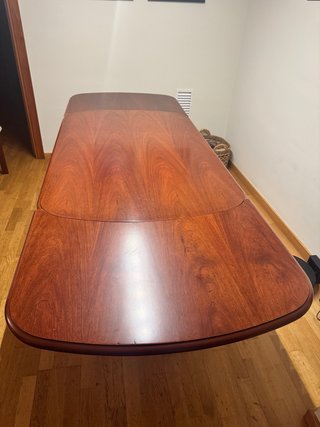 Mesa de comedor de madera + sillas de regalo
