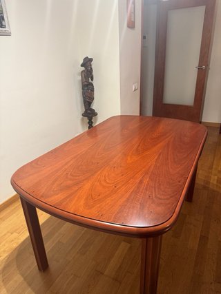 Mesa de comedor de madera + sillas de regalo