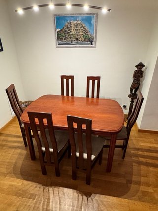 Mesa de comedor de madera + sillas de regalo