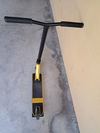 Patinete Pro Dorado y Negro