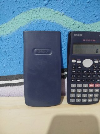 Calculadora Casio FX-82MS