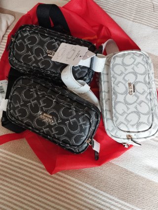 Riñonera Guess Negra y Blanca
