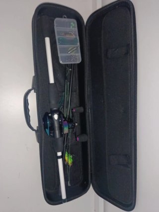 Caña de pescar casting con funda y accesorios