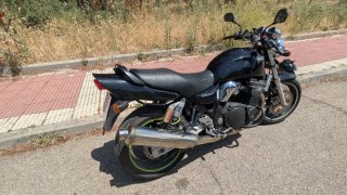 Suzuki GSX 750 Inazuma Negra