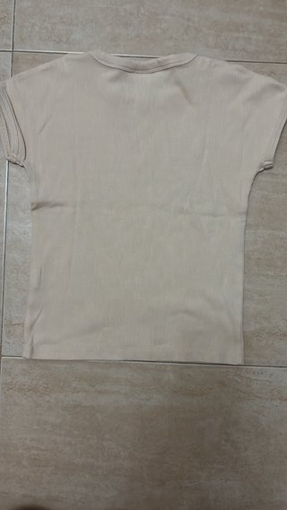 Camiseta Zara niña beige