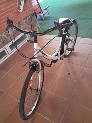 Bicicleta de paseo blanca