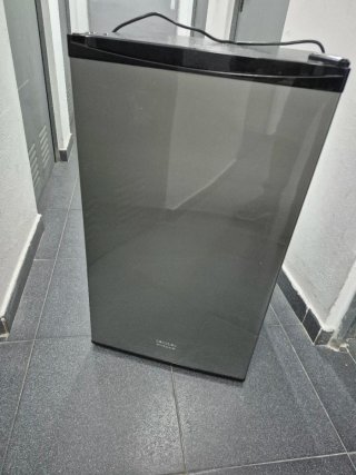 Nevera Cecotec 91L con congelador